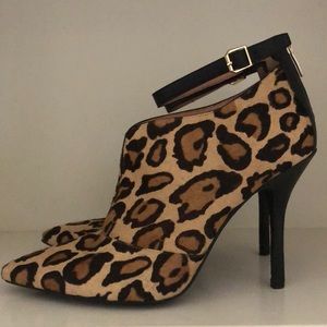 Enzo Angiolini calfskin leopard booties